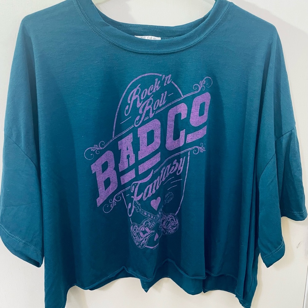 Oversized Tee Dark Green with soft pink lettering